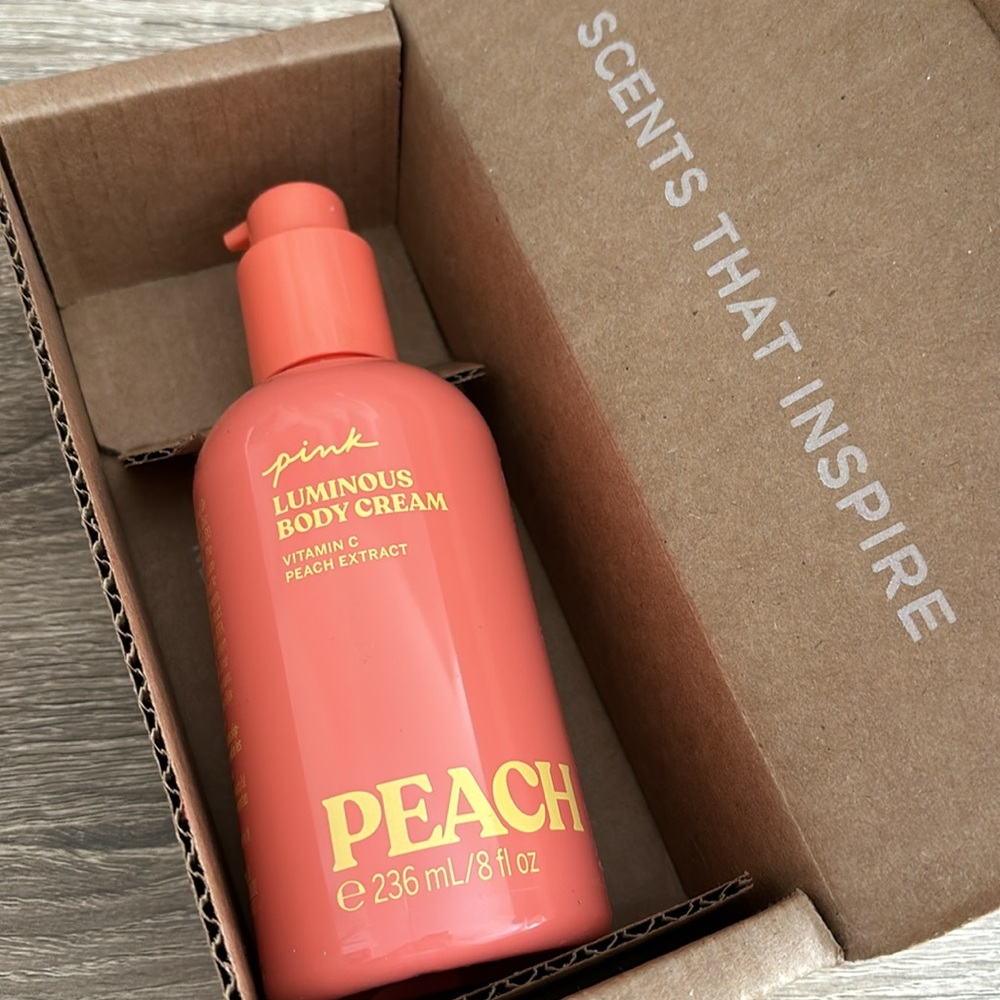 VS Pink Luminous Lotion Peach 🍑